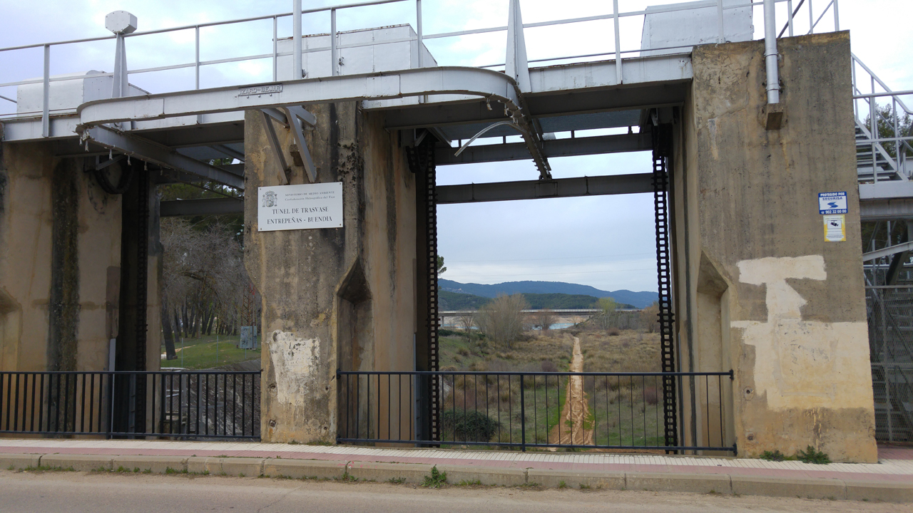 Imagen del canal de trasvase entre los pantanos de Buendía y Entrepeñas en Sacedón (Guadalajara) Murcia