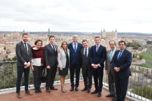Page, Tolón y los representantes de Le Puy du Fou en el Parador de Toledo