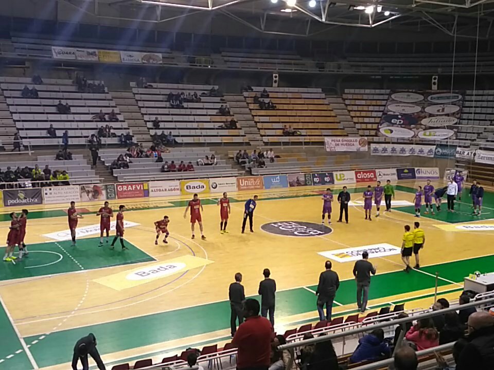 El pabellón David Santamaría acoge un apasionante derby regional