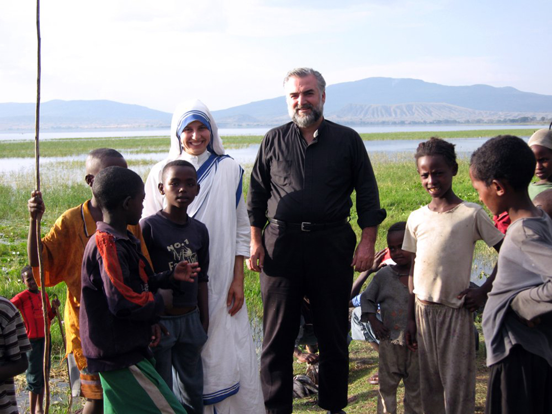 El misionero toledano Christopher Hurtley, en Etiopía, donde la situación es un caos