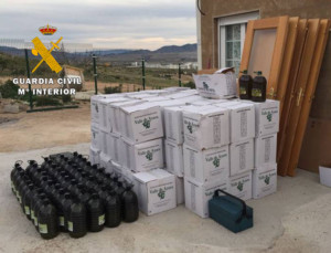 La banda criminal llegó a robar 1.600 litros de aceite y numerosos kilos de almendras