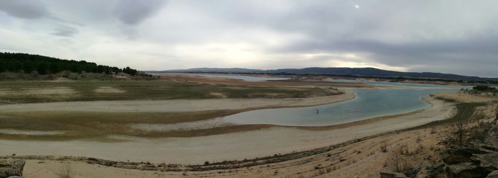 El embalse de Buendía desde Villalba del Rey (Cuenca)