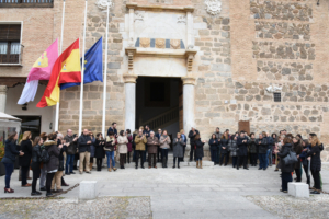 MInuto de silencio en el Palacio de Fuensalida por el atentado de Londres.