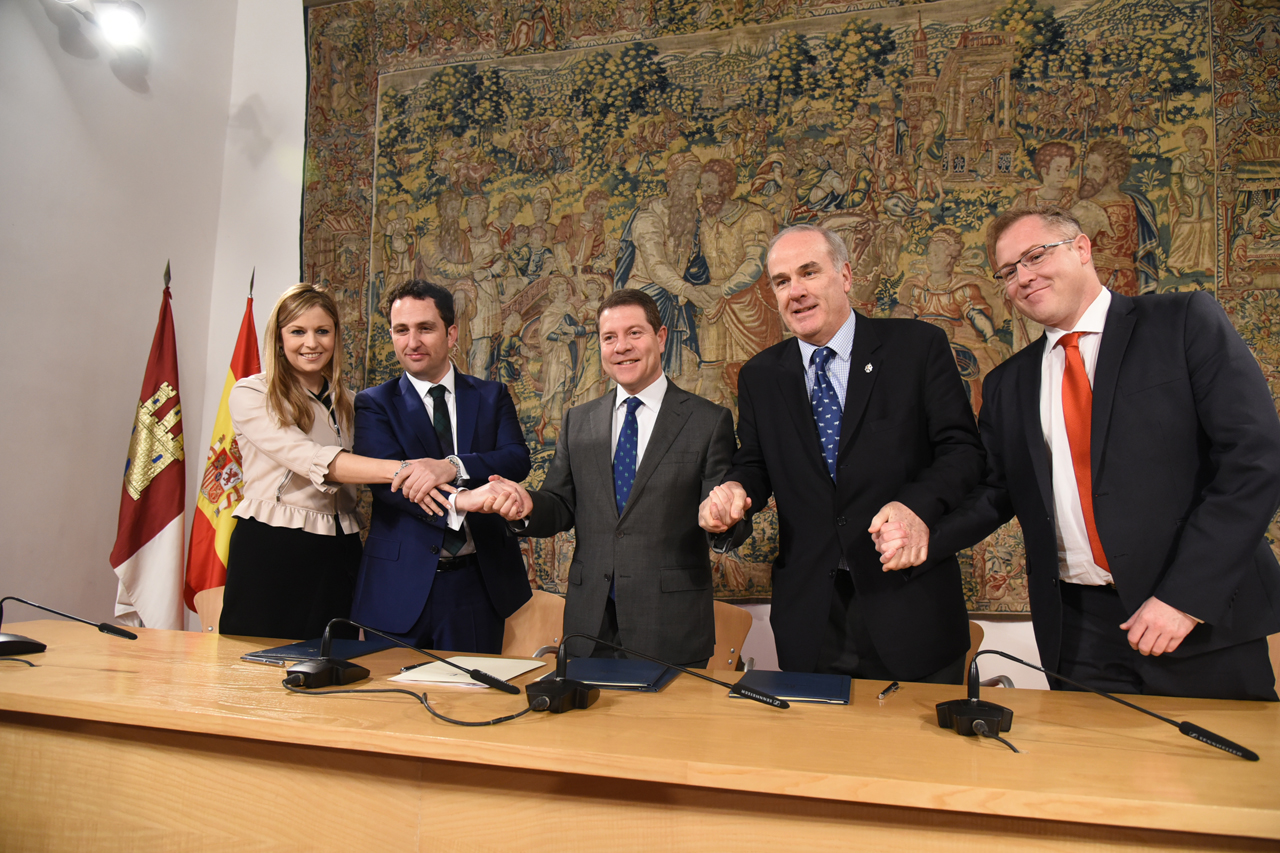 Firma del convenio de las cláusulas suelo en el Palacio de Fuensalida