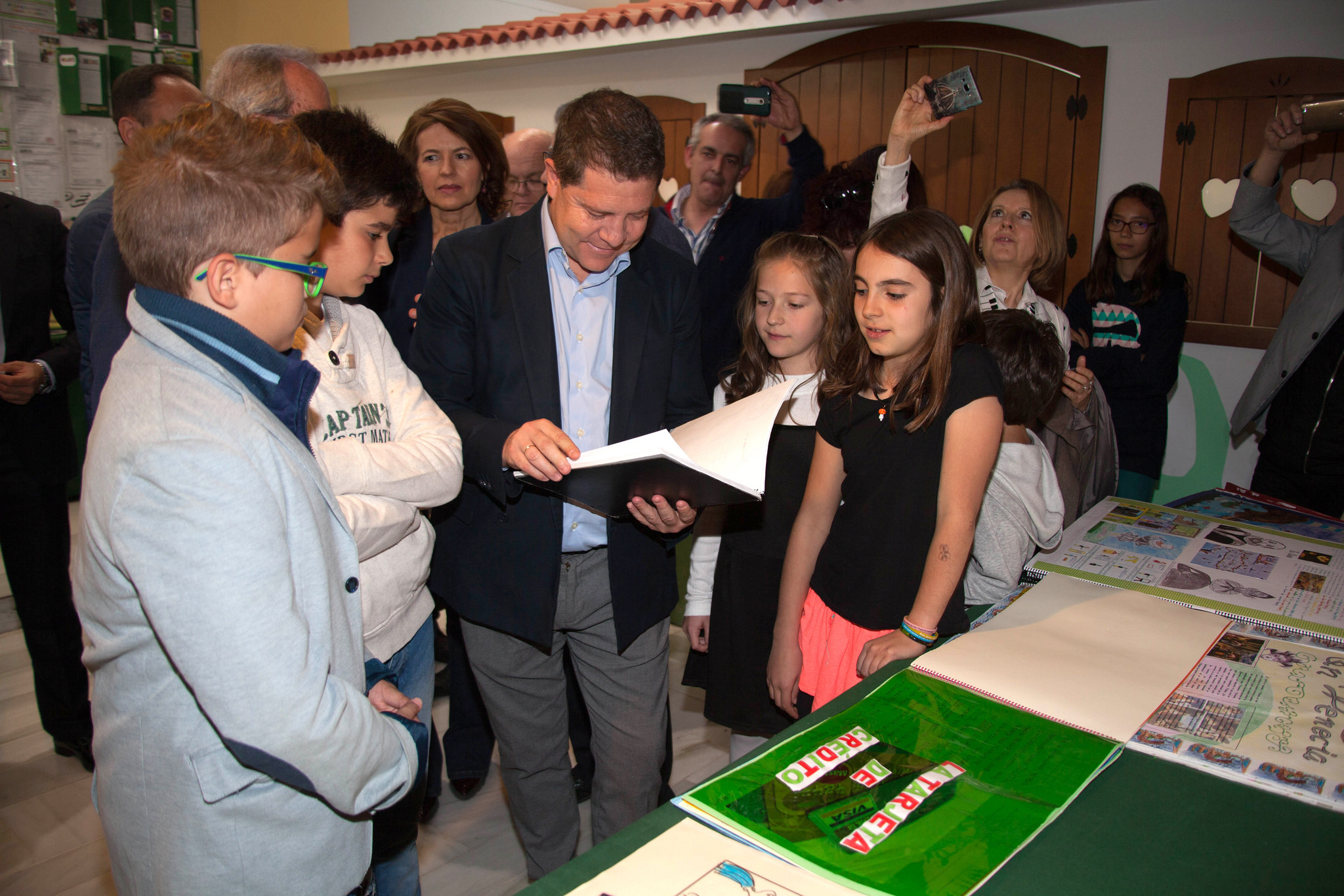 Page visitando la Biblioteca de Albacete