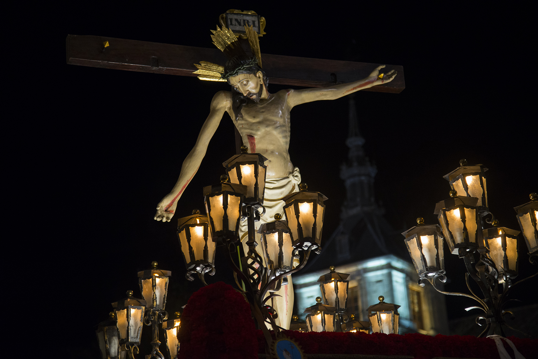 Santísimo Cristo de la Vega en la plaza del ayuntamiento de Toledo.