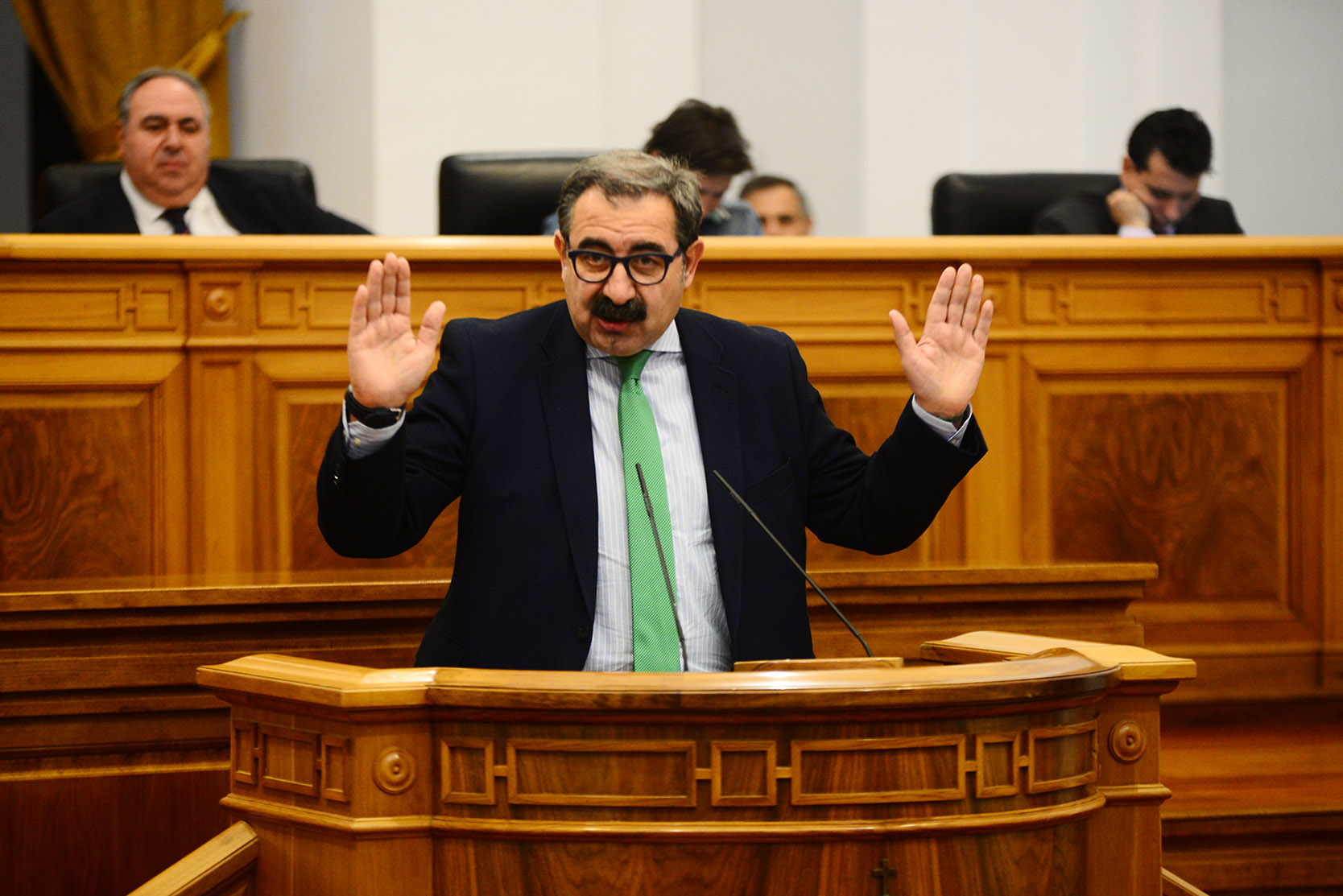 Jesús Fernández Sanz, consejero de Sanidad de CLM, interviene en el pleno de las Cortes.