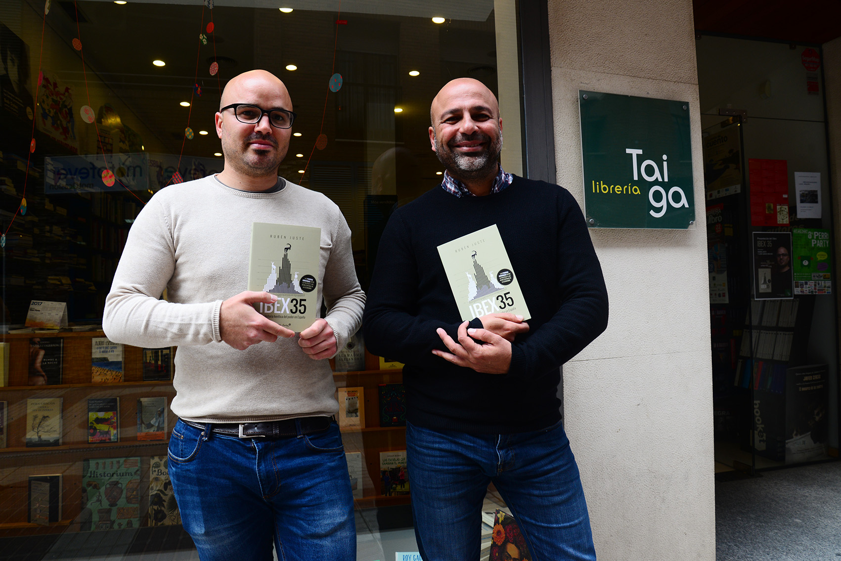 Rubén Juste, junto a José García Molina, en la presentación en Toledo de su libro "Ibex 35. Una historia herética del poder en España".