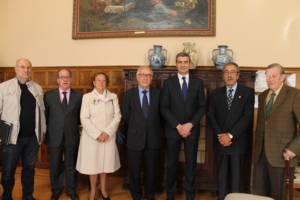 El presidente de la Diputación de Toledo, Álvaro Gutiérrez, recibe a la Sociedad “Arte” de Toledo, presidida por Fernando Lorenzana.