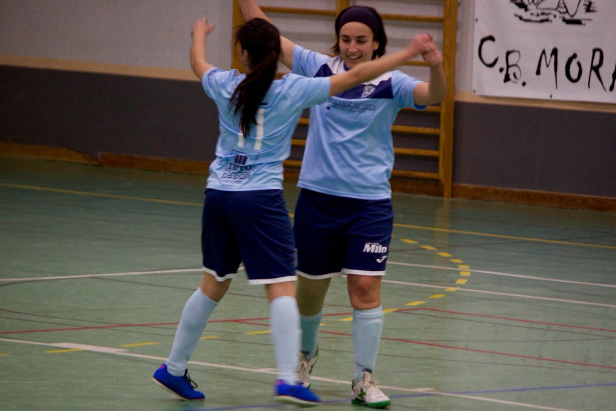 Clara marcó un golazo por el Mora de fútbol sala