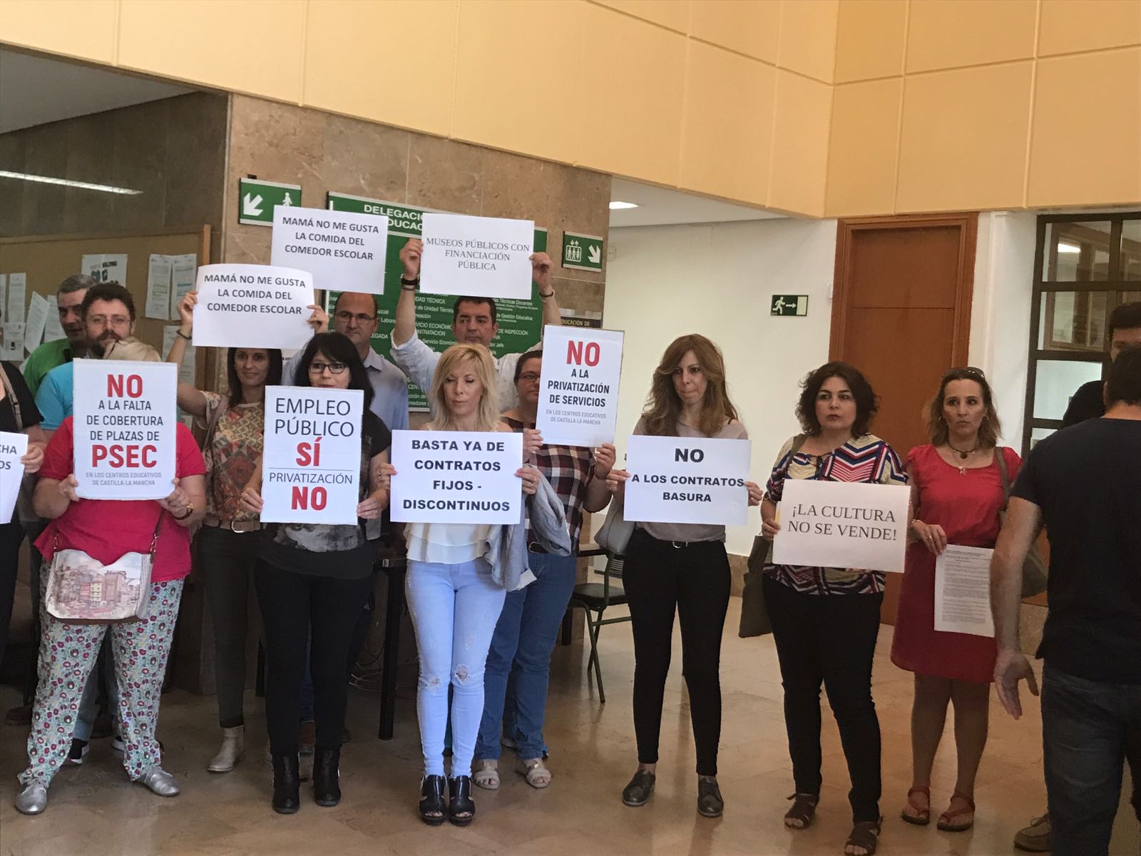 Concentración de personal laboral en la delegación de Educación de Toledo