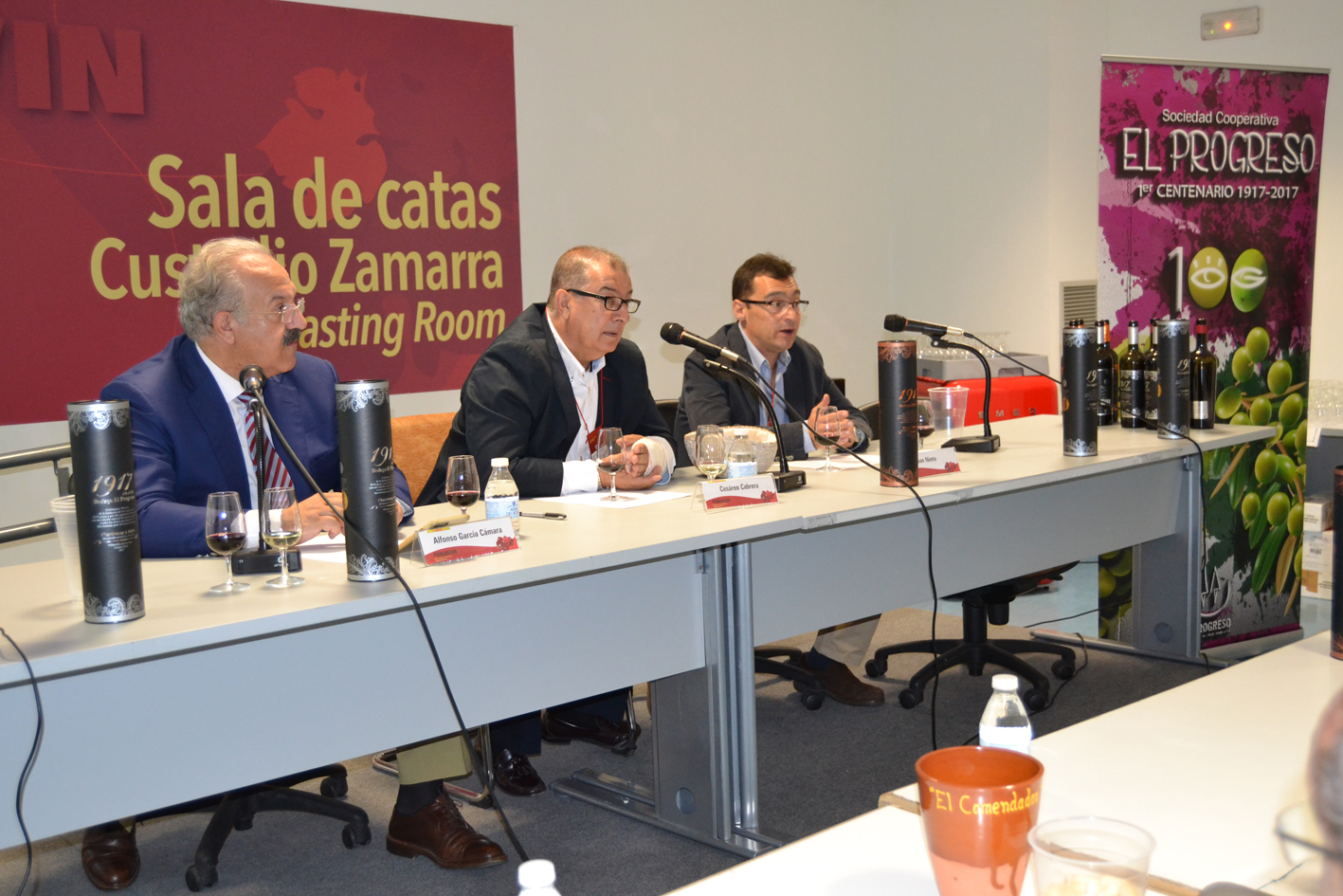 Cata de los tres vinos conmemorativos del centenario de la Cooperativa El Progreso de Villarubia de los Ojo