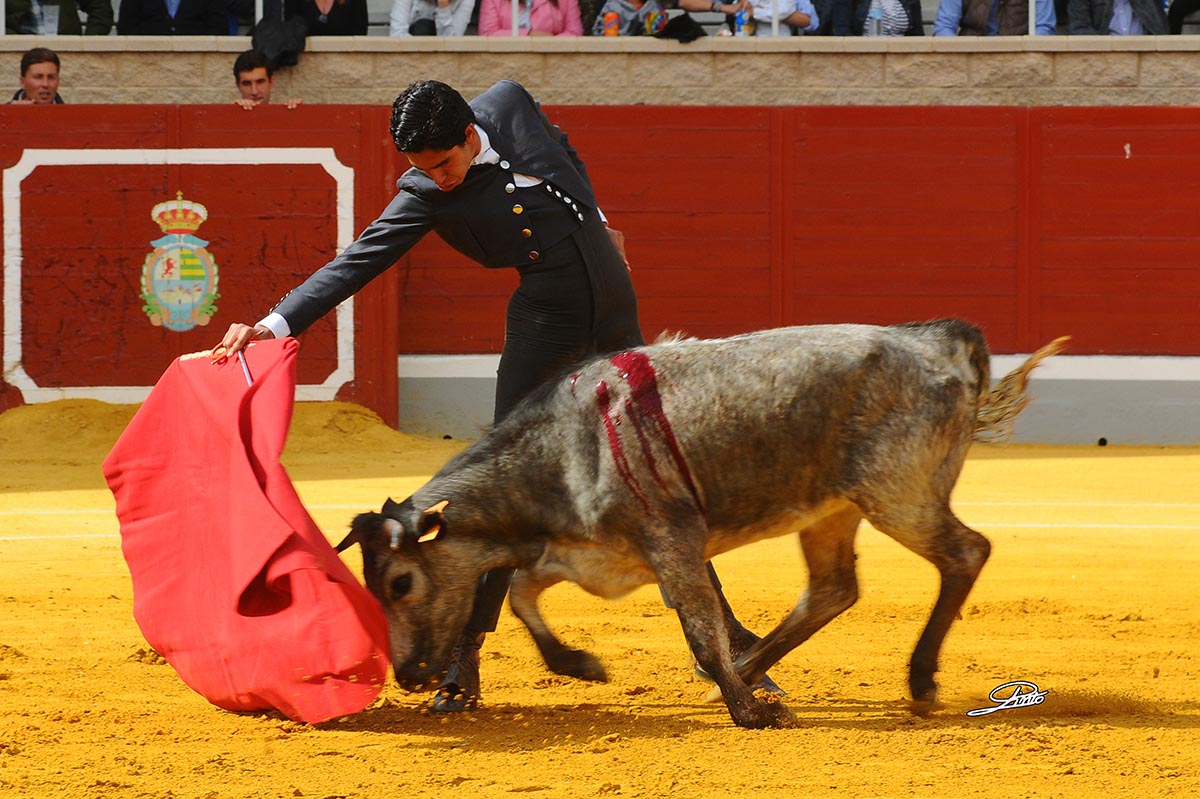 Héctor Gutiérrez es uno de los finalistas del Alfarero de Plata