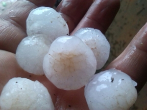 Granizos caídos en Fuente el Fresno (Ciudad Real).