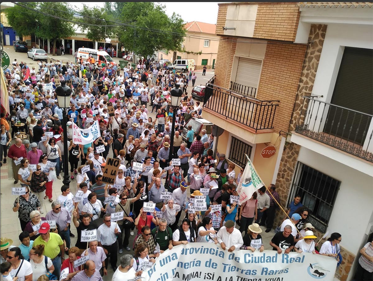 Manifestación en Torrenueva contra la minería de tierras raras