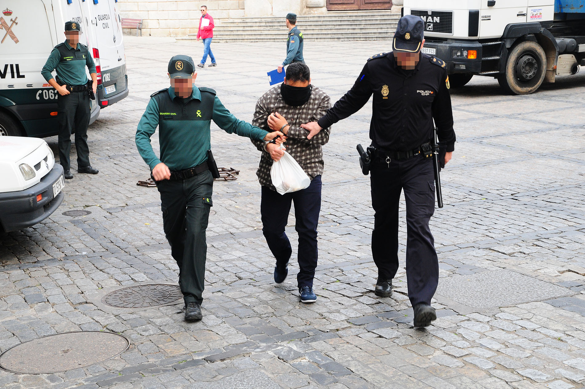 Llegada al juzgado de los acusados