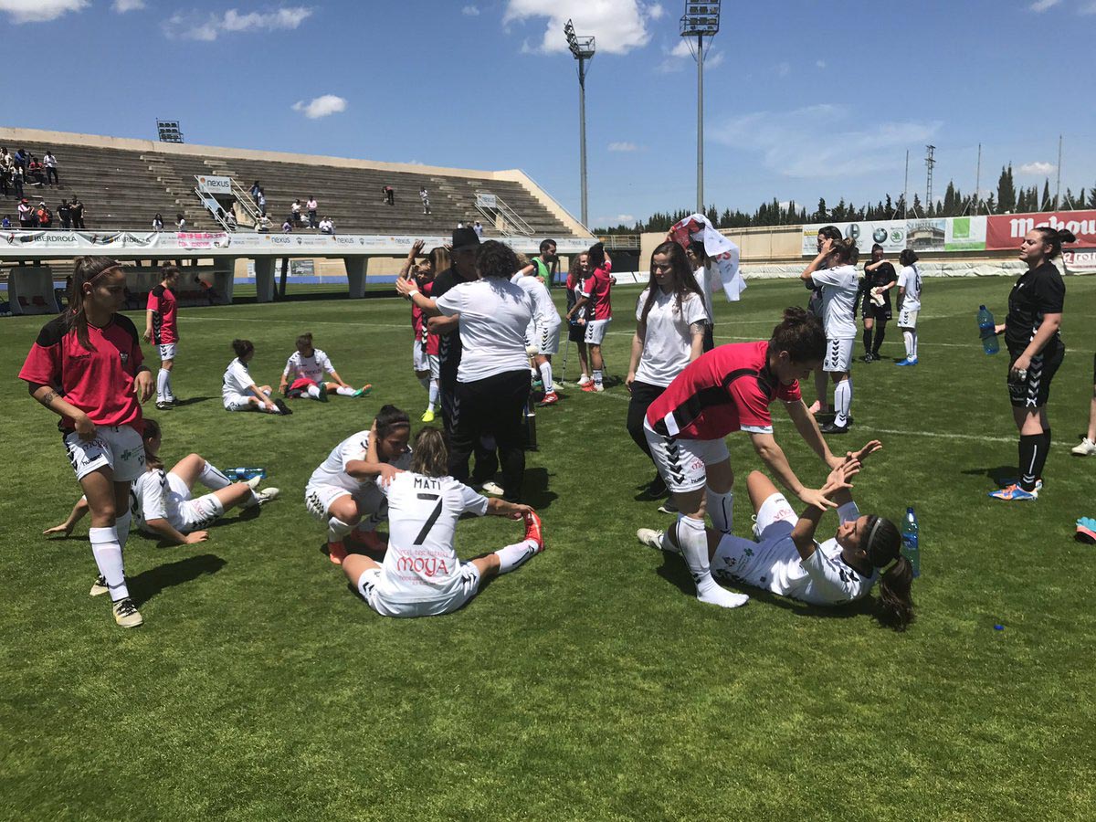 Las jugadoras del Fundación Albacete, festejando su triunfo contra el Tacuense