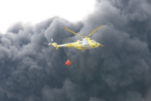 Intensa cortina de humo que desprendían las ruedas quemadas, incendio de Seseña