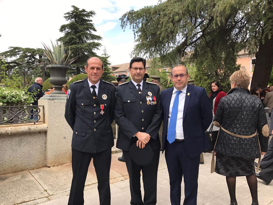 José Luciano Montero (izquierda), policía local de Malagón (Ciudad Real).