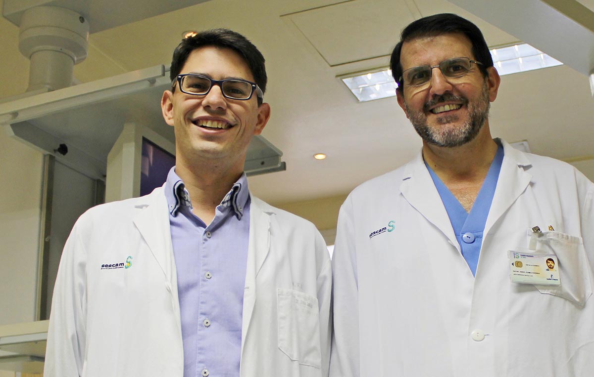 Los doctores Rafael Gómez y Antonio Guardiola.