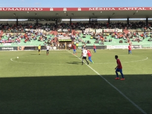 El Mérida despidió a la Roda de la Segunda División B