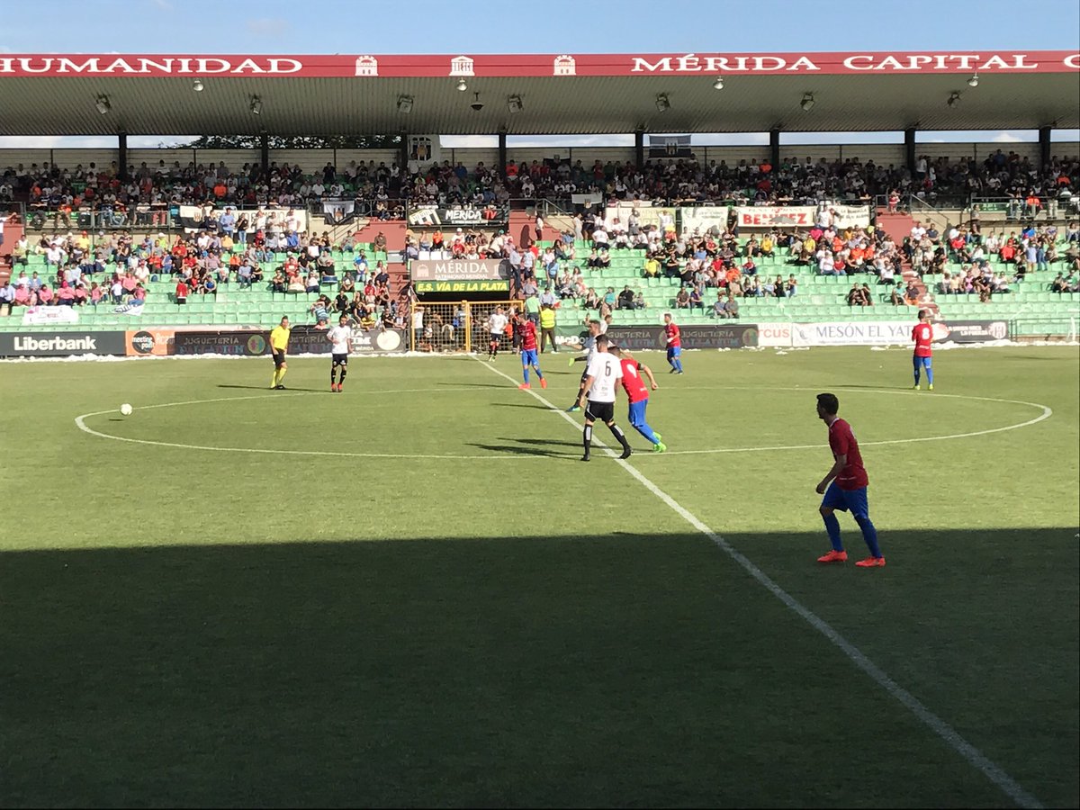 El Mérida despidió a la Roda de la Segunda División B