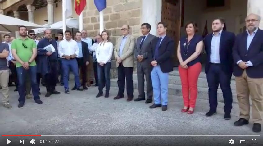 Minuto de silencio en el Palacio de Fuensalida.