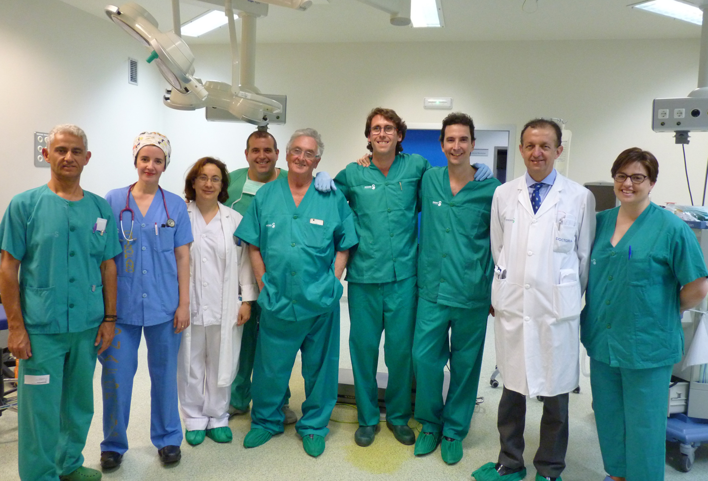 Equipo que realizó la intervención de extirpación de tumor gástrico en el Hospital de Ciudad Real