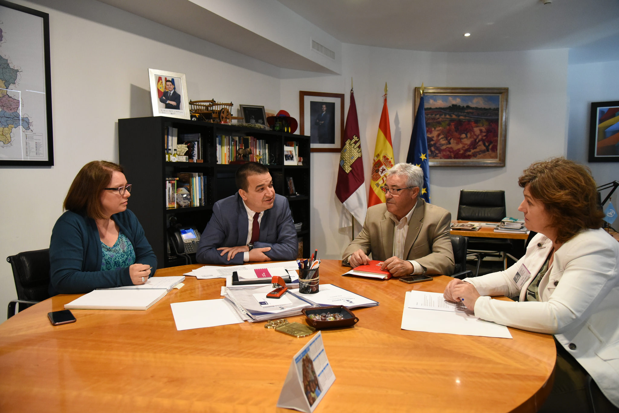 Reunión entre el consejero de Agricultura, Medio Ambiente y Desarrollos Rural y el secretario general de la COAG. Estanislao Galve, jóvenes agricultores