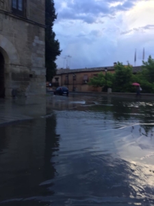Puerta de Bisagra tras la granizada, y que el PP achaca al abandono del alcantarillado