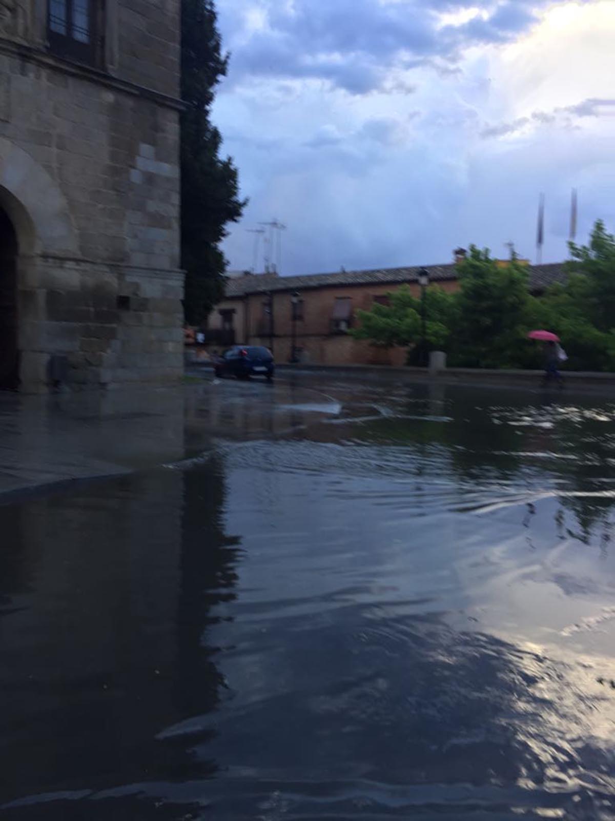 Puerta de Bisagra tras la granizada, y que el PP achaca al abandono del alcantarillado