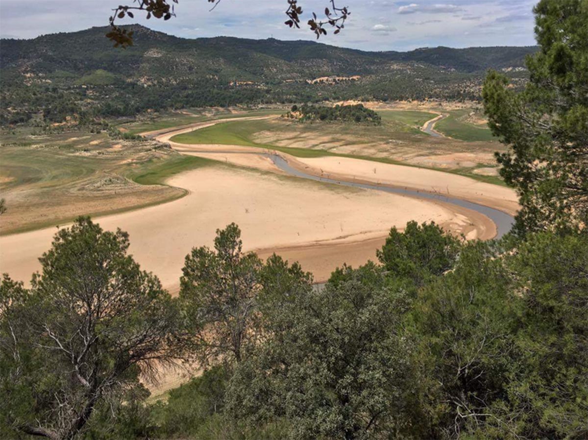 Cola del embalse de Entrepeñas, a la altura de Mantiel