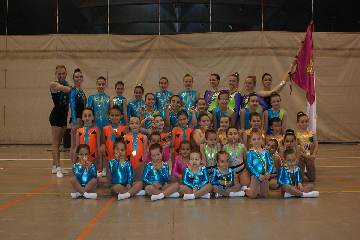 El club Vertical Split logró ocho medallas en el Regional de gimnasia aeróbica