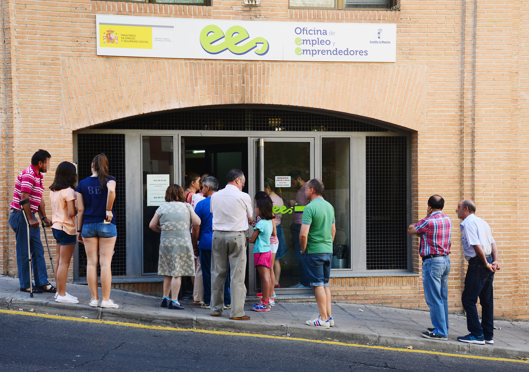 Colas en la oficina de emprendedores de Toledo. Paro