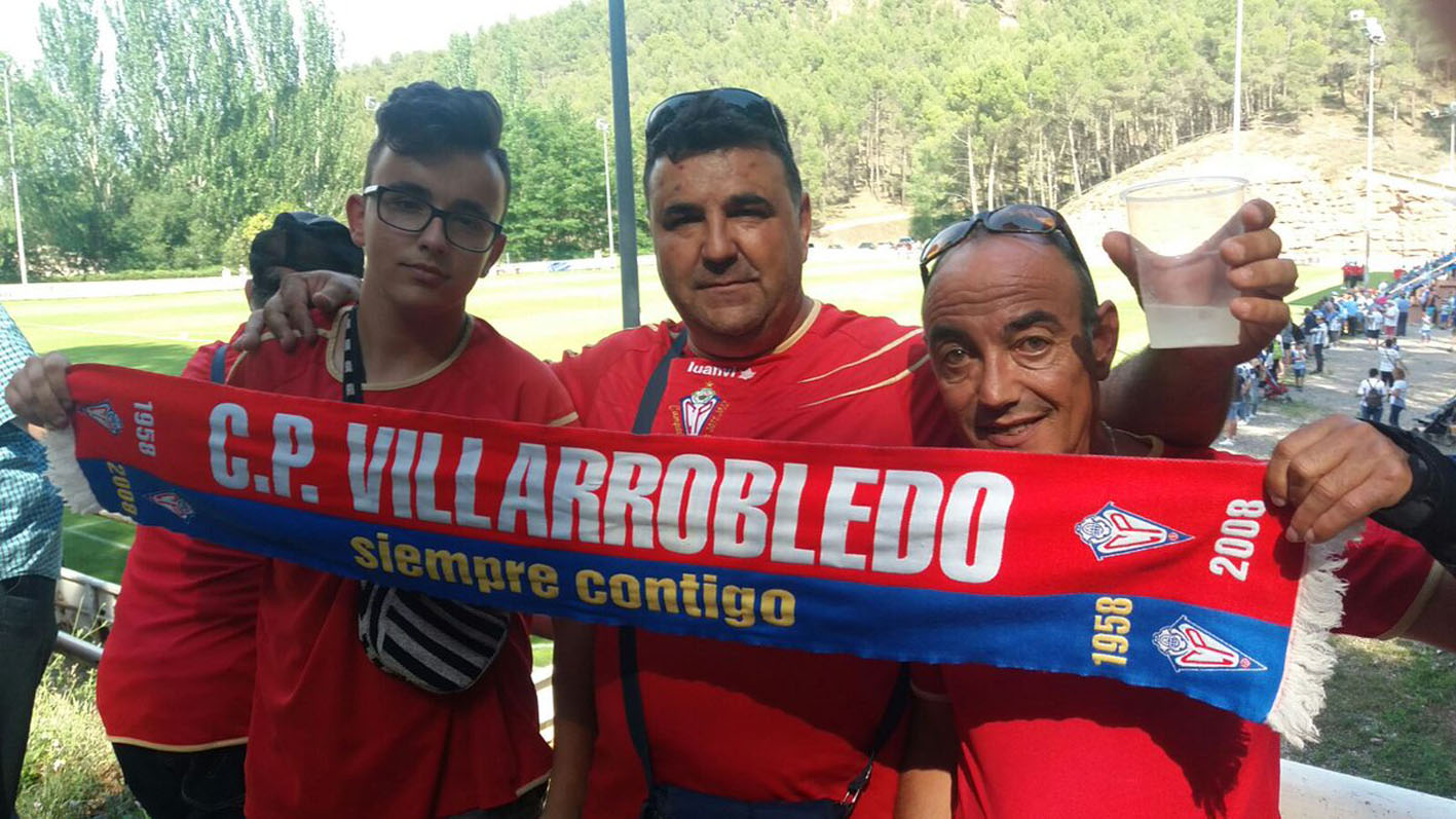 Aficionados del Villarrobledo ante el partido contra el Náxara