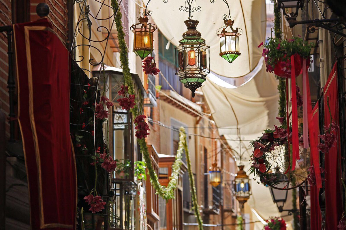 Las calles de Toledo engalanadas para el Corpus.