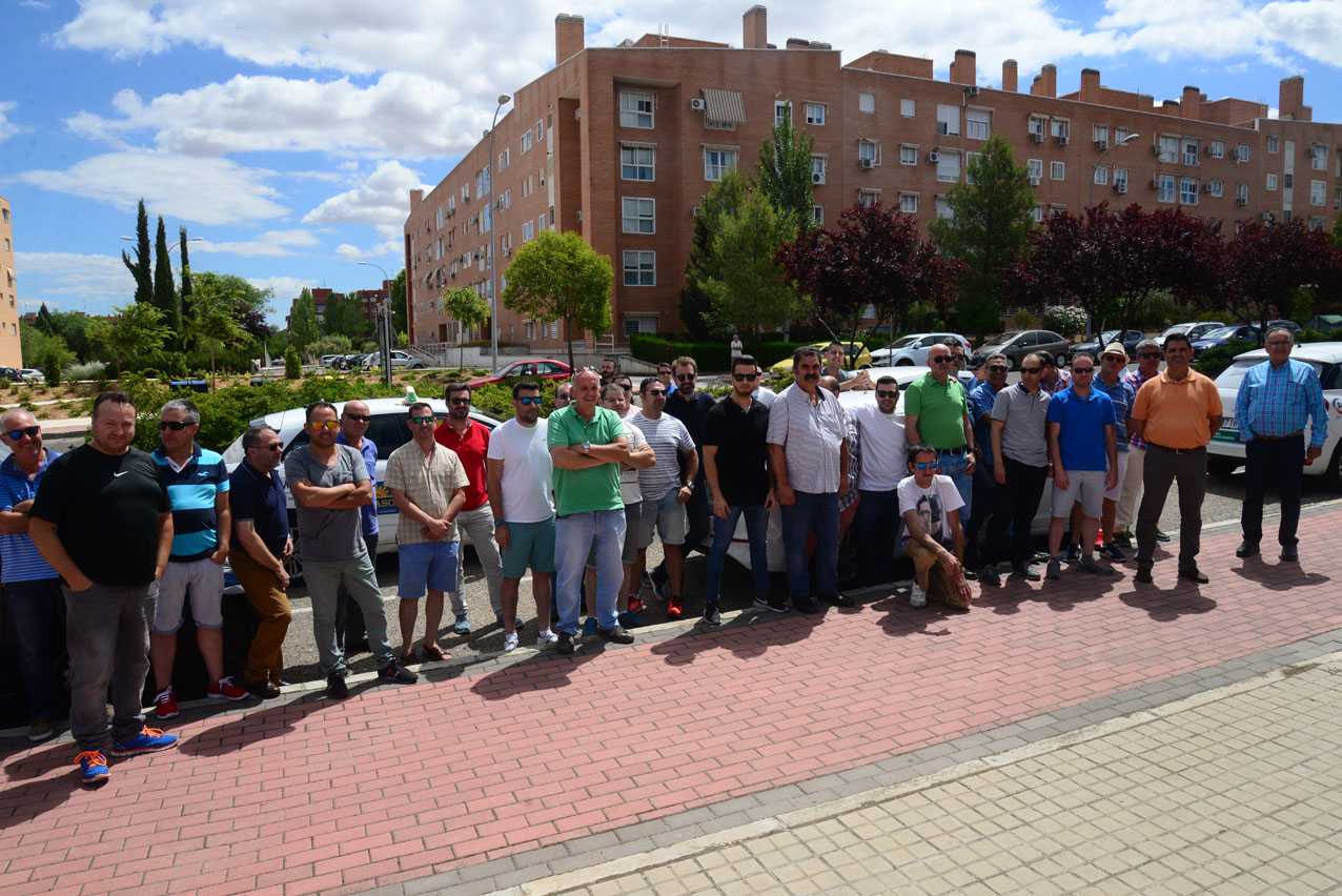 Concentración de taxistas en Toledo.