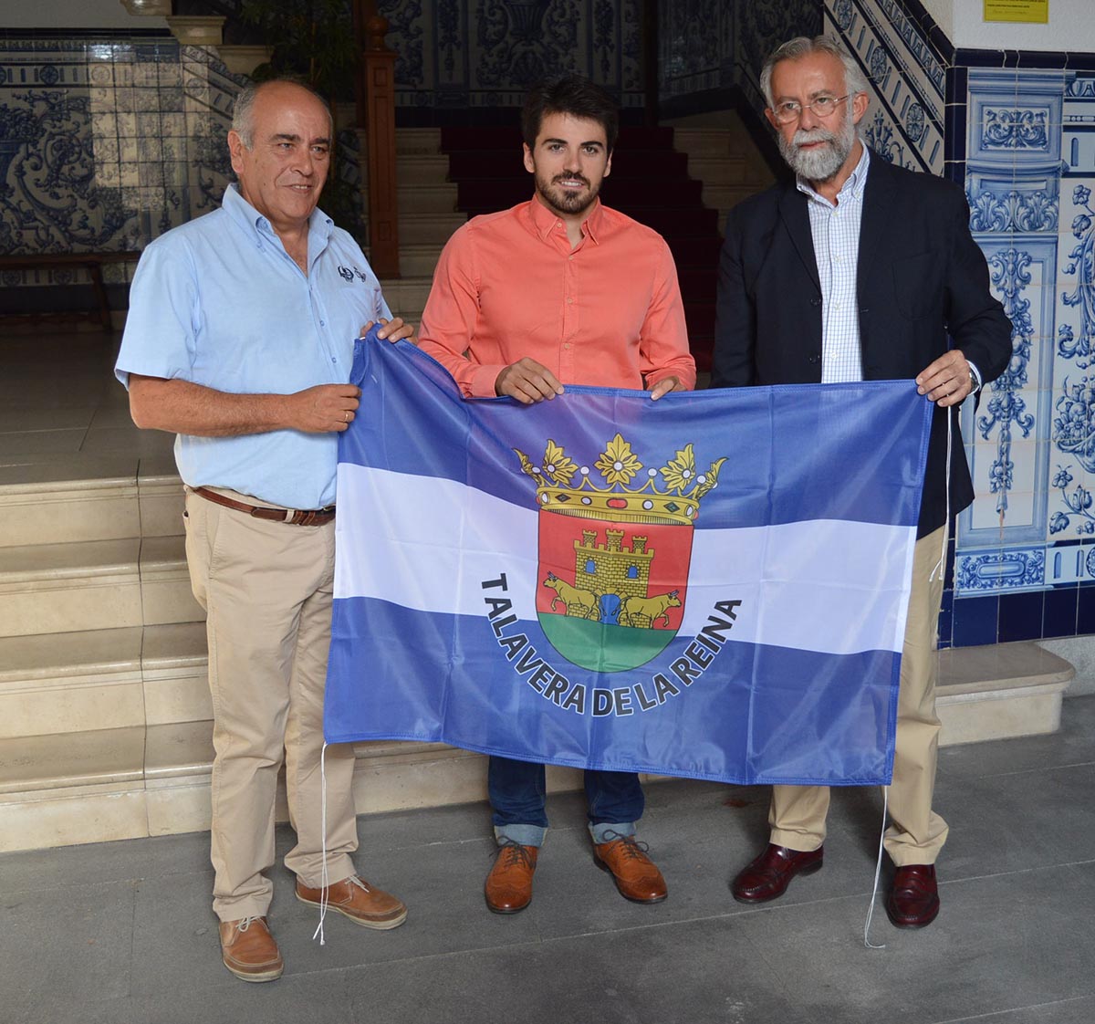 Ramos y Cubelos, con la bandera de Talavera