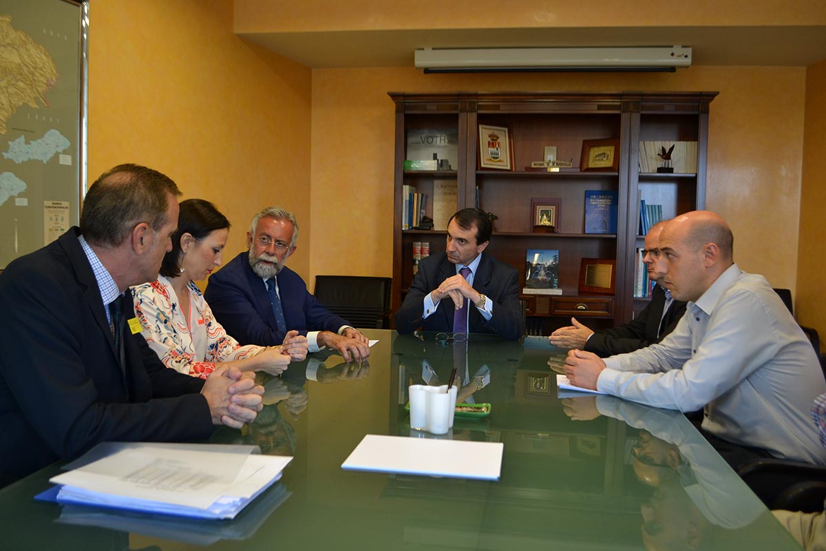 Foto de la reunión de Ramos con el presidente de la CHT