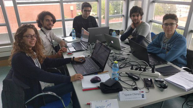 Los integrantes del equipo SpaceChimps que estará en la fase final del concurso de la NASA.