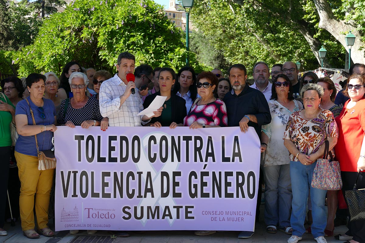 Concentración en Toledo para combatir la violencia de género