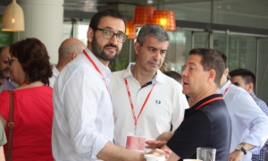 Sergio Gutiérrez (izquierda) forma parte del Comité Federal a propuesta de Pedro Sánchezentro)