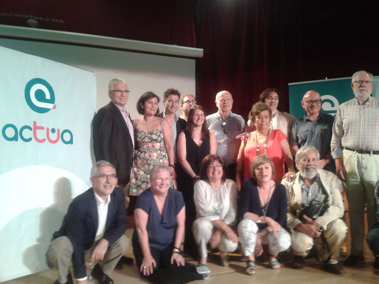 Eva Jiménez, junto a Baltasar Garzón, Llamazares, Martín Pallín y otos miembros de Actúa