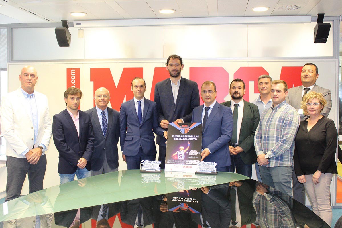 Presentación del torneo de minibasket de La Roda, al que asistió Rafael Garbajosa