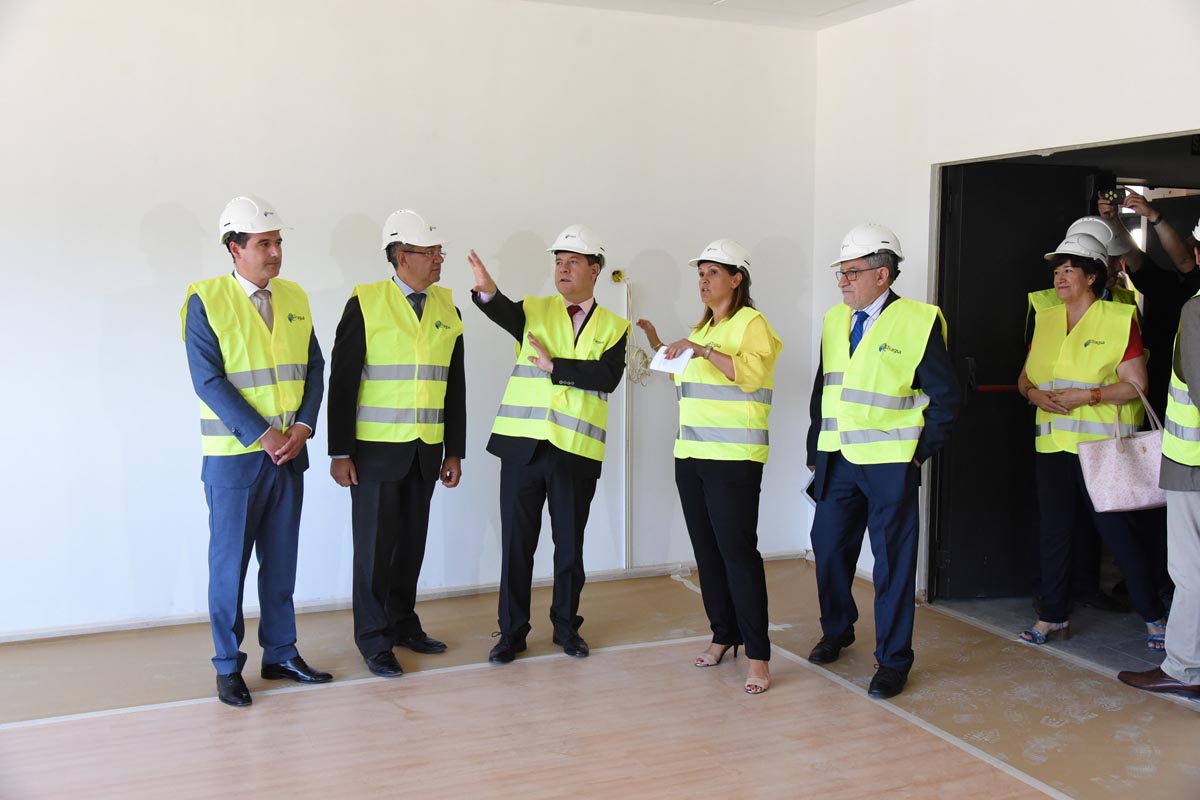 García-Page visitando las obras del nuevo colegio de Yebes.
