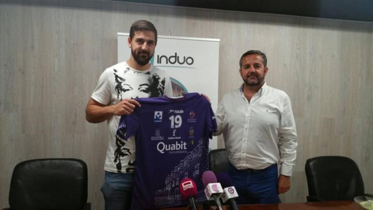 Agustín Vidal ya vistió antes la camiseta morada del Quabit