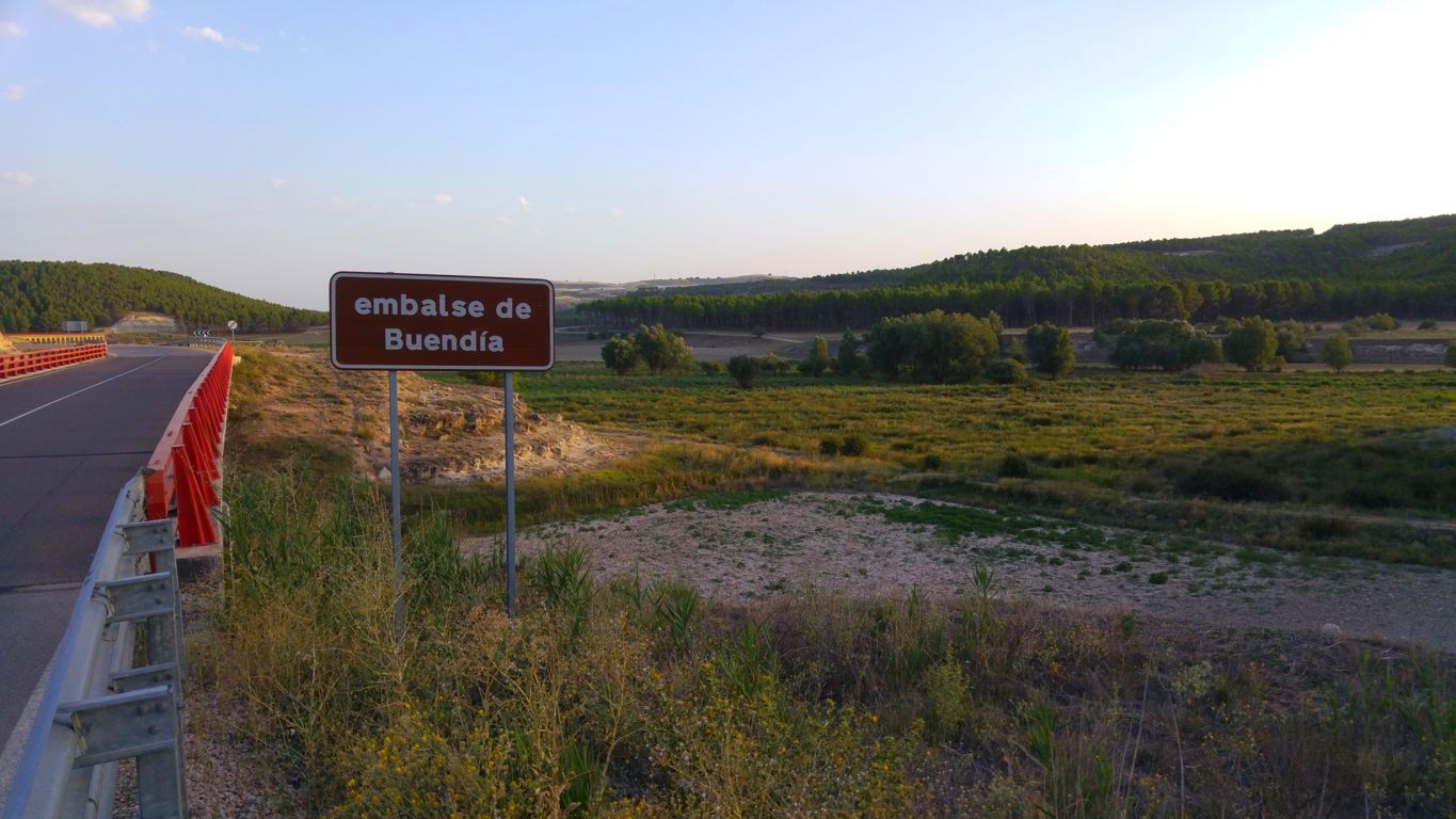 Imagen del embalse de Buendía a la altura de "los puentes" en Villalba del Rey, Entrepeñas y Buendía