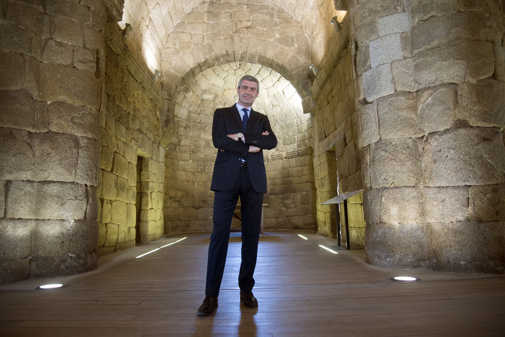 Álvaro Gutiérrez en el interior de Santa María de Melque