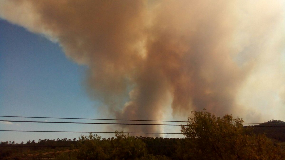 Imagen del fuego de Yeste en la tarde del domingo