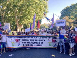 Castellano-manchegos en el desfile del Orgullo LGTBI.